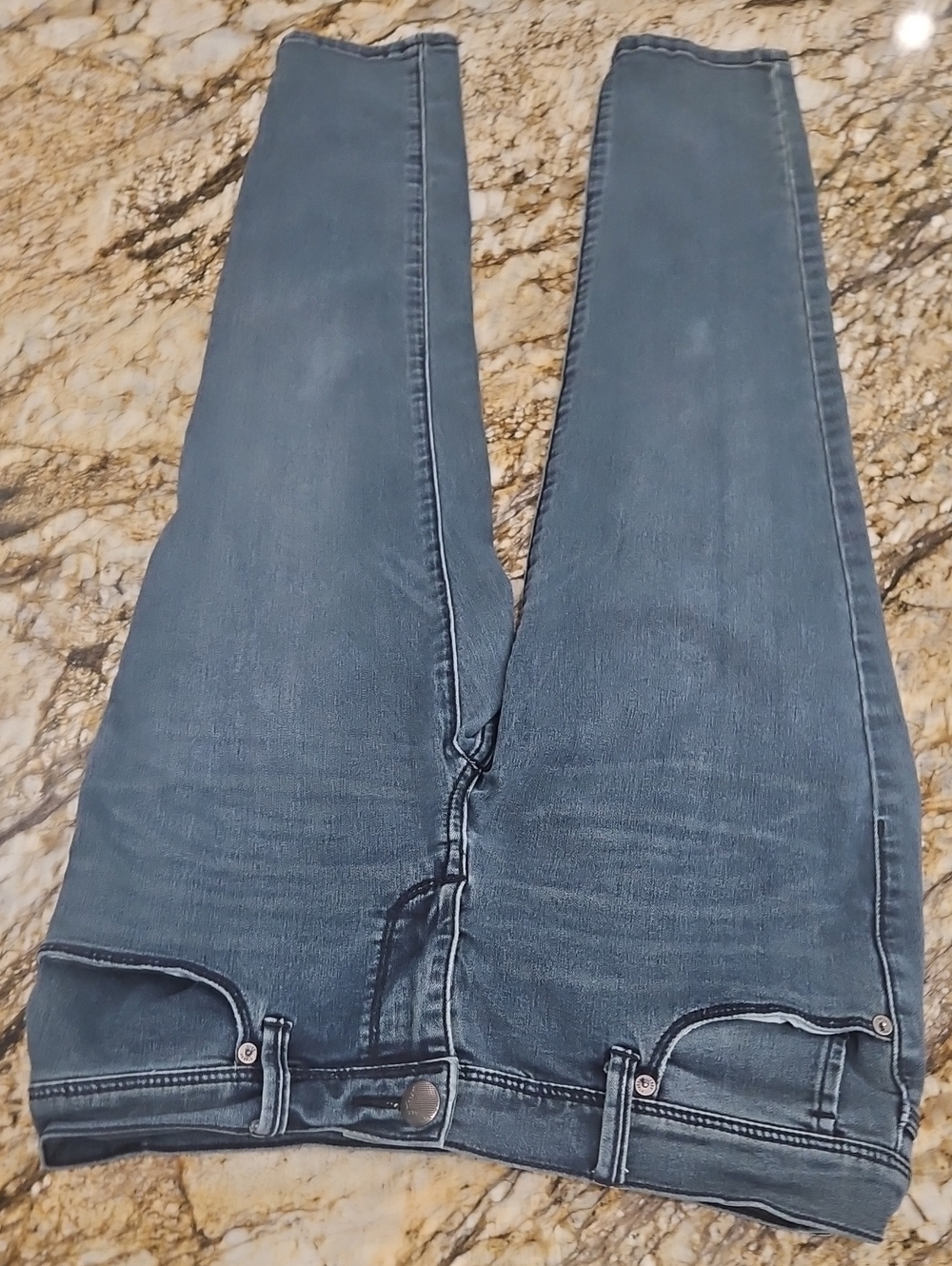 FREE PEOPLE Women’s Blue Jeans Mid Wash. Size 27 Inseam 25" Rise 7.5"